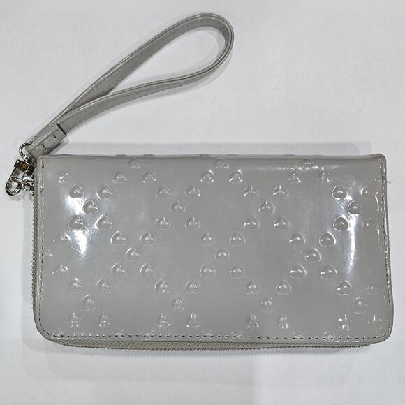 Betsey Johnson Gray Heart Embossed Wristlet / Wallet - Picture 3 of 13